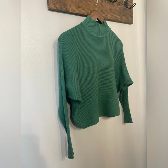 Magaschoni women’s green turtleneck cropped green sweater in size small - Picture 5 of 5